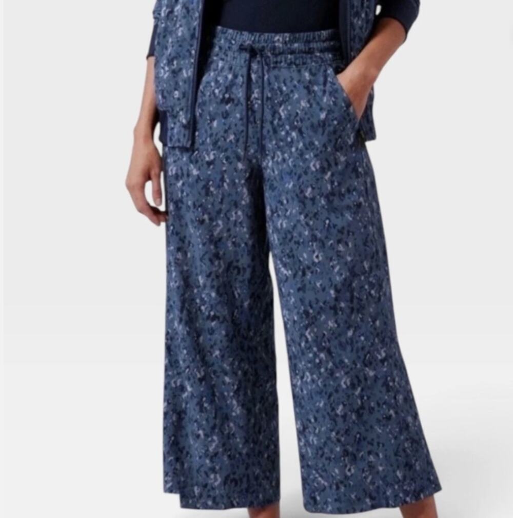 Athleta Womens Avenue Wide Leg Crop Athletic Pants 6 Camo Stretch Active Travel